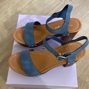 Madden girl Lifft Navy Paris size 8.  Barely worn